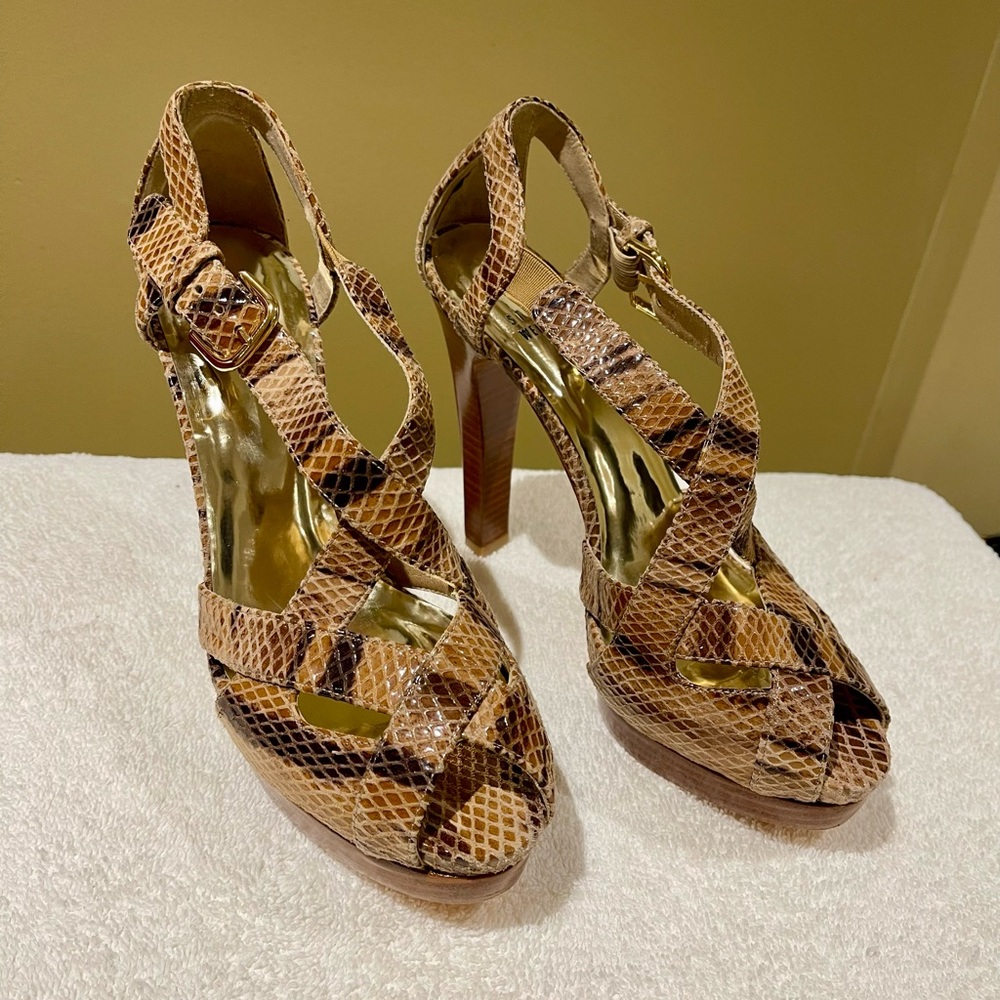 Sz 6 Stuart weitzman platform used twice for special occasions very high heels!!